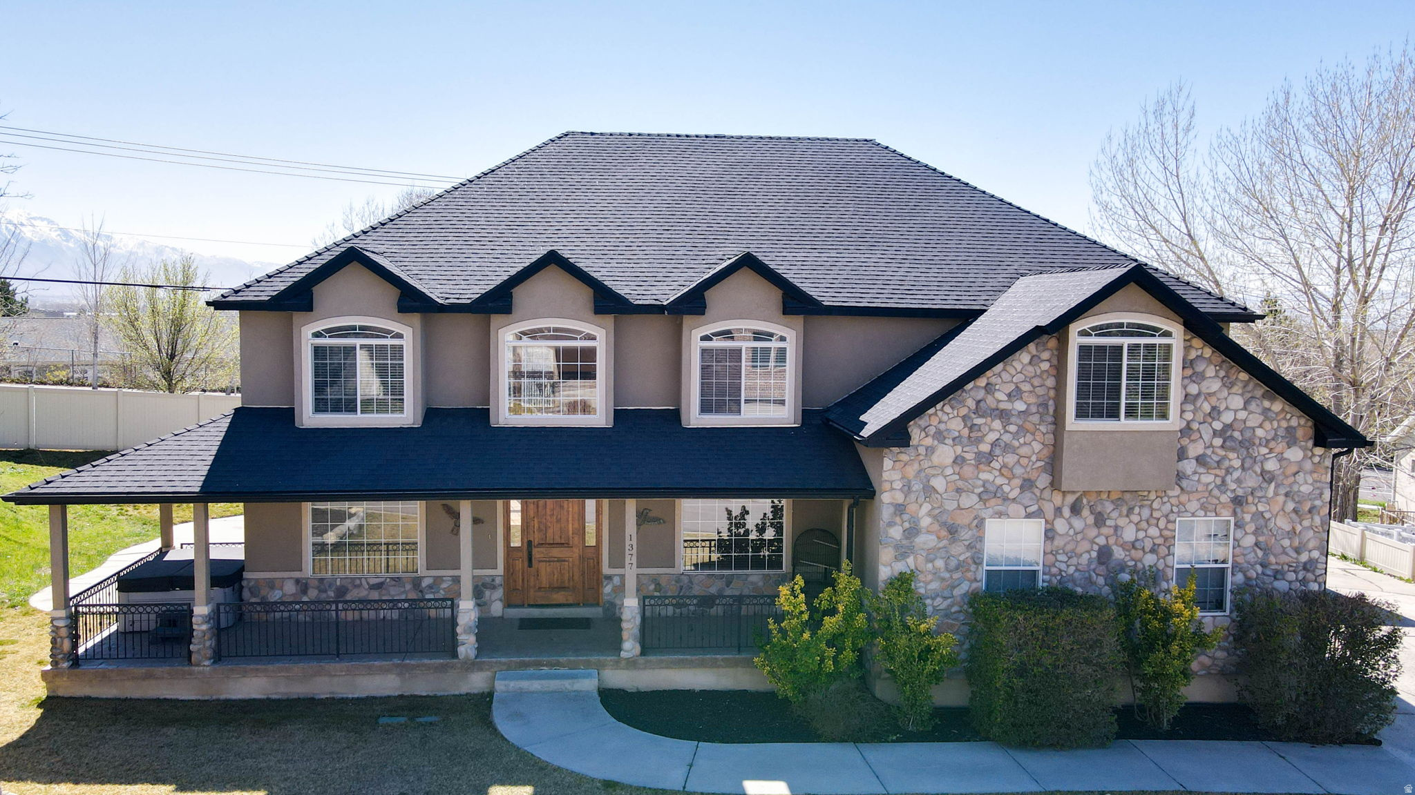 Main image without alt text