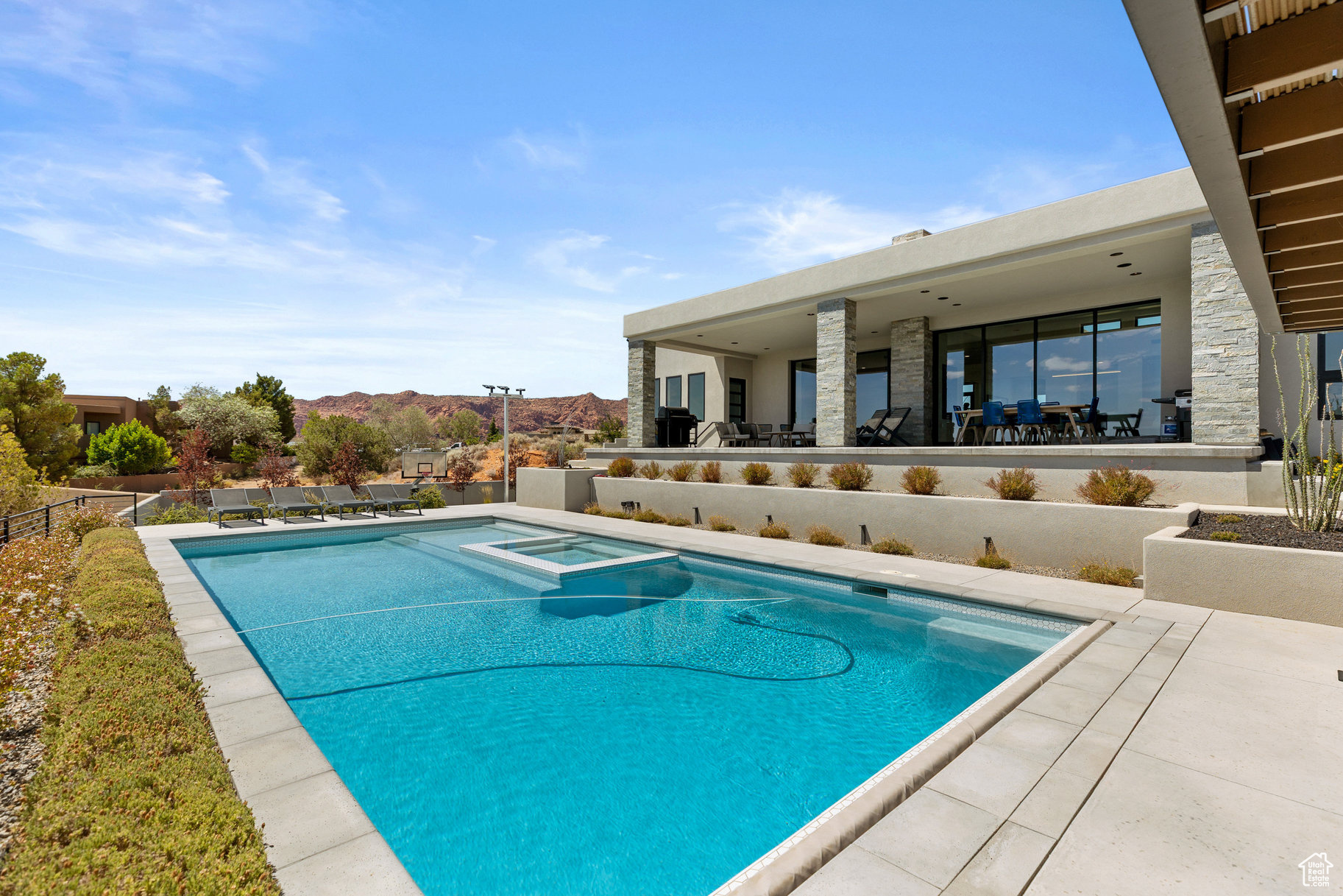 LEDGES OF ST GEORGE - Residential