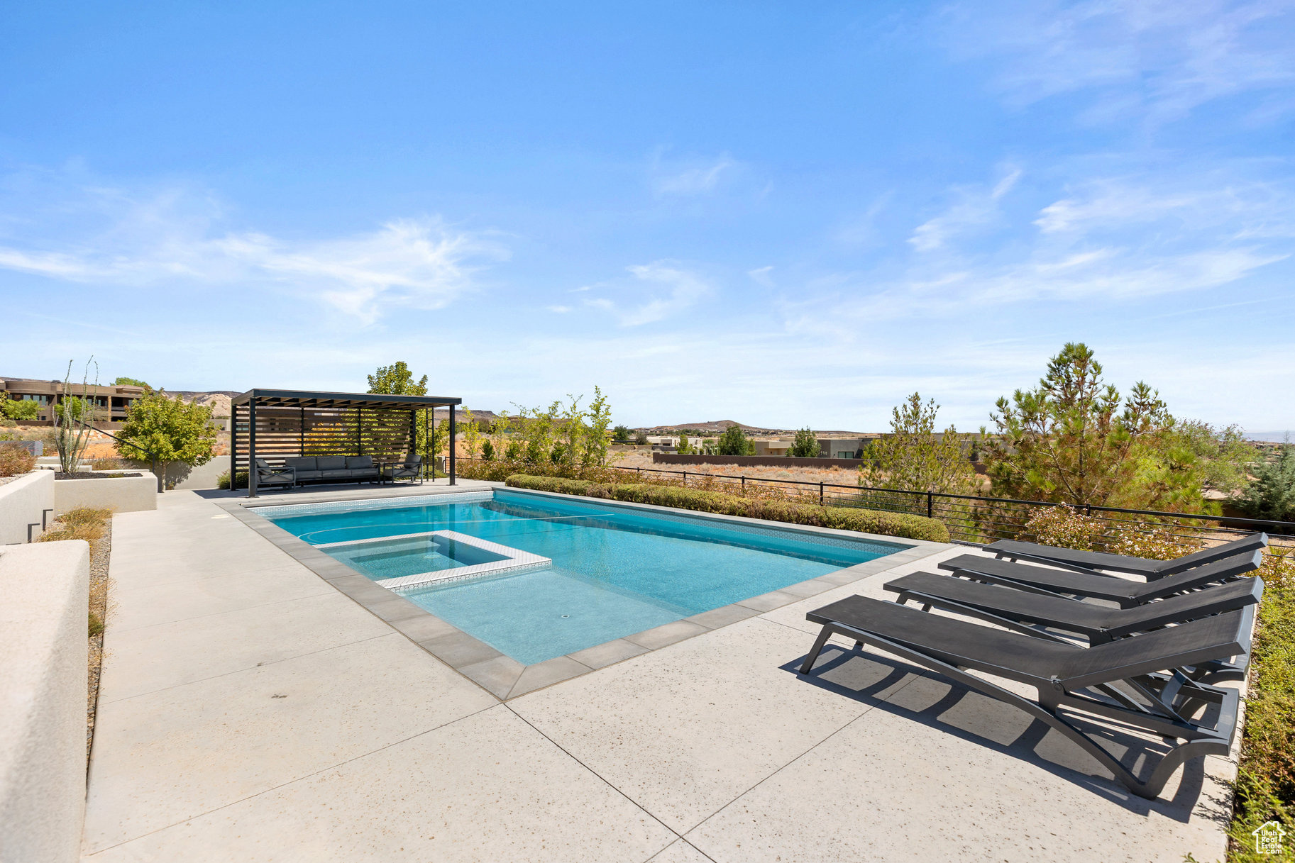 LEDGES OF ST GEORGE - Residential
