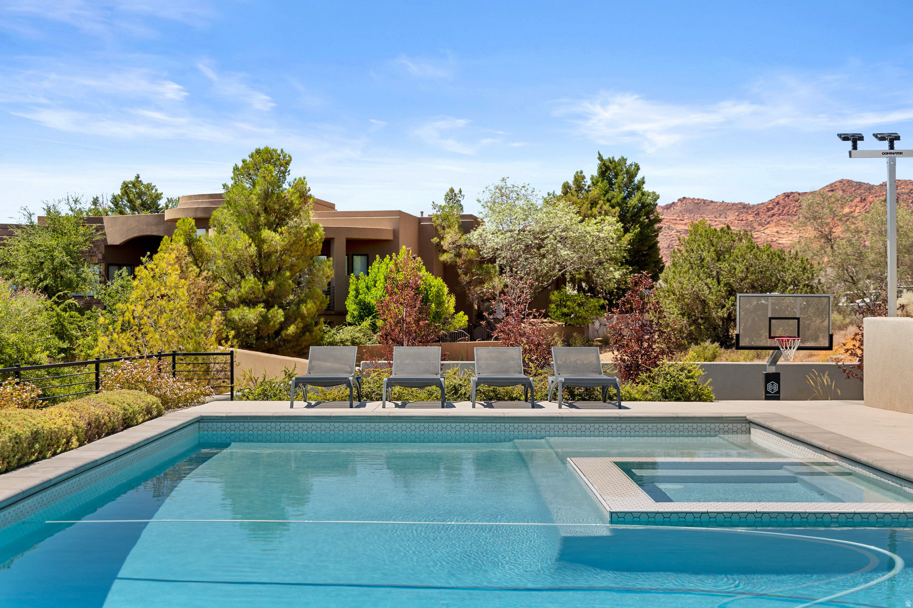 LEDGES OF ST GEORGE - Residential