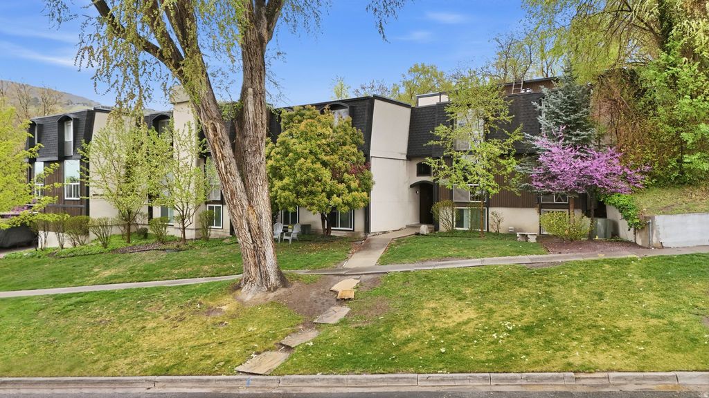 Photo of 438 N CENTER ST St #304, Salt Lake City, UT 84103 (MLS # 2147883)