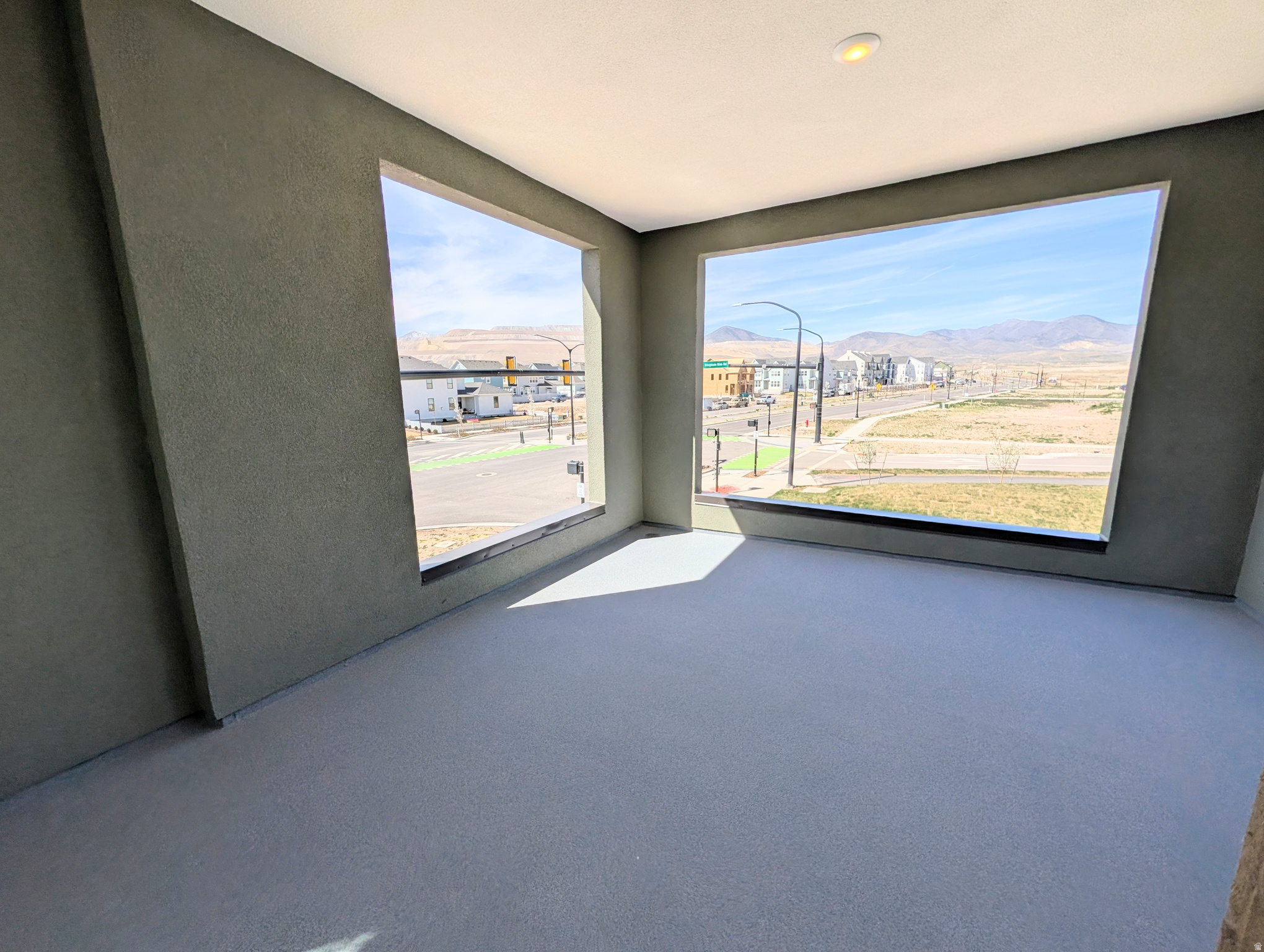 DAYBREAK - Residential