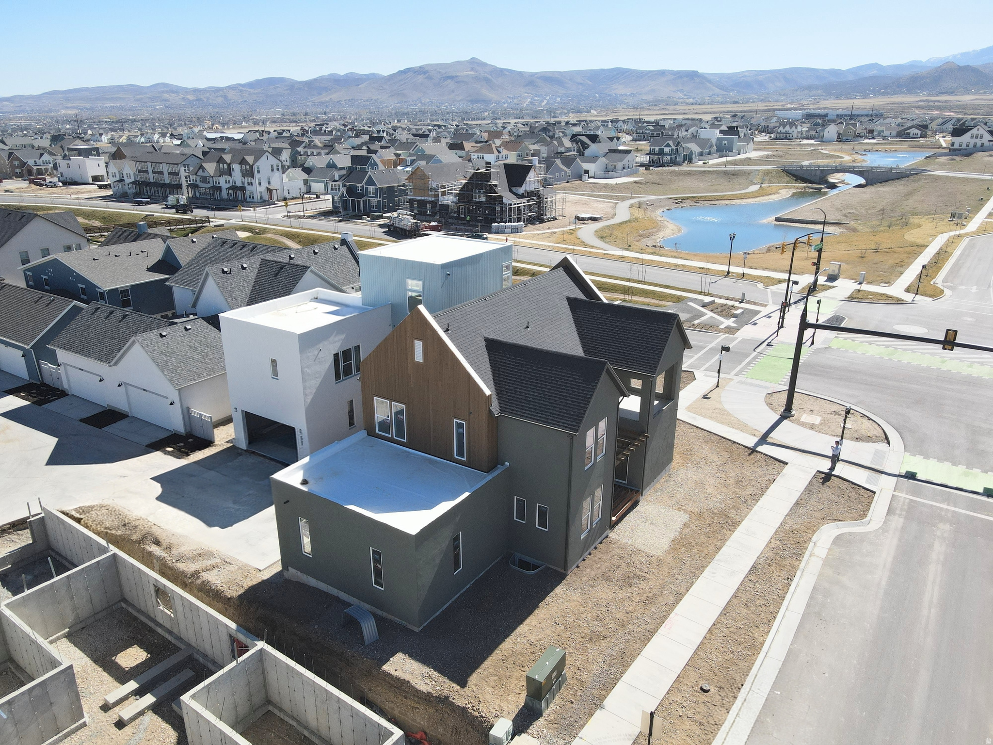 DAYBREAK - Residential