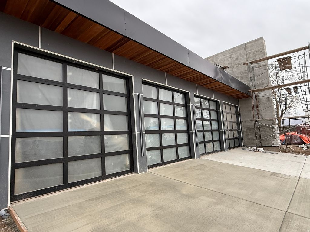 Photo of 422 N CASTOR LN, Salt Lake City, UT 84103 (MLS # 2084928)