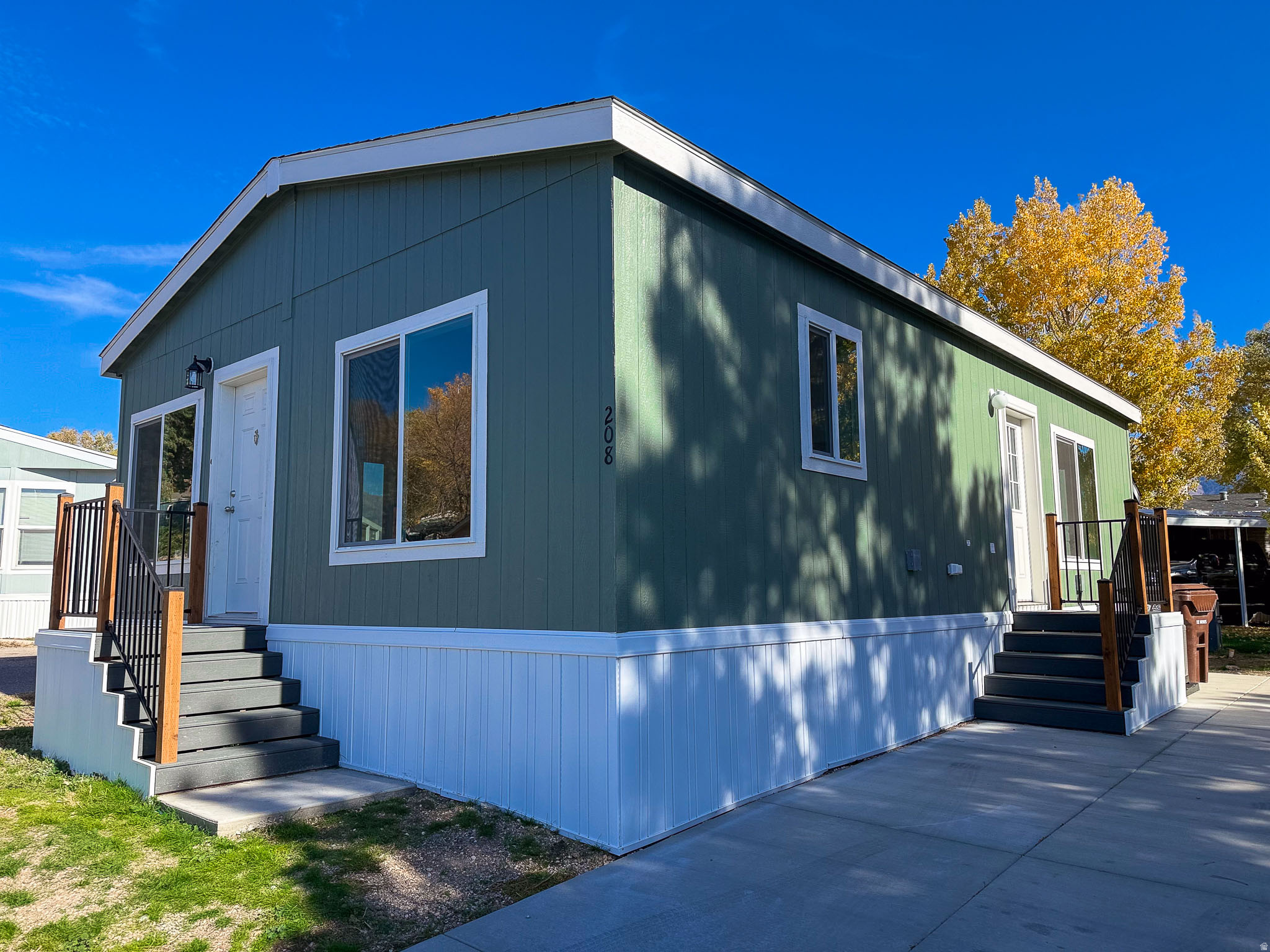 ROLLING HILLS ESTATES - Residential