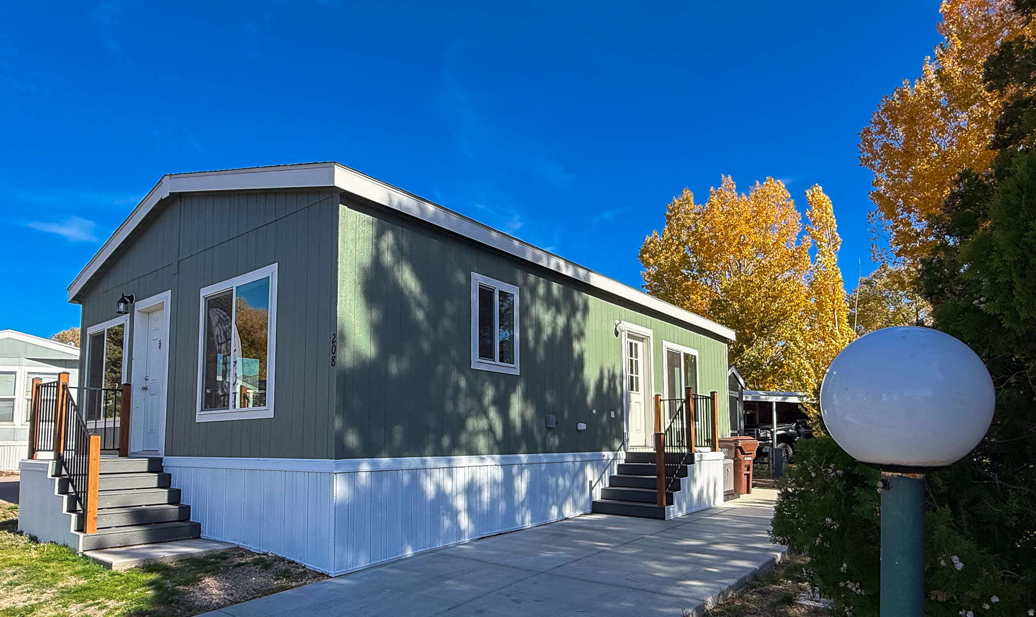 ROLLING HILLS ESTATES - Residential