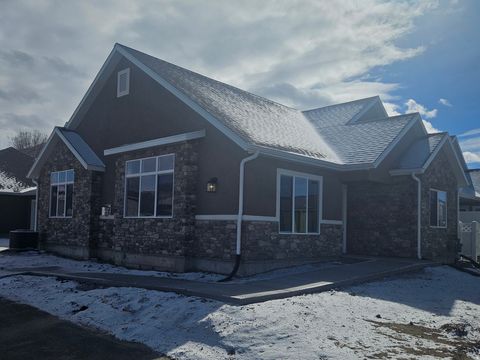 Townhouse For Sale - 848 N 250 St #B<br/> Tooele, UT 84074