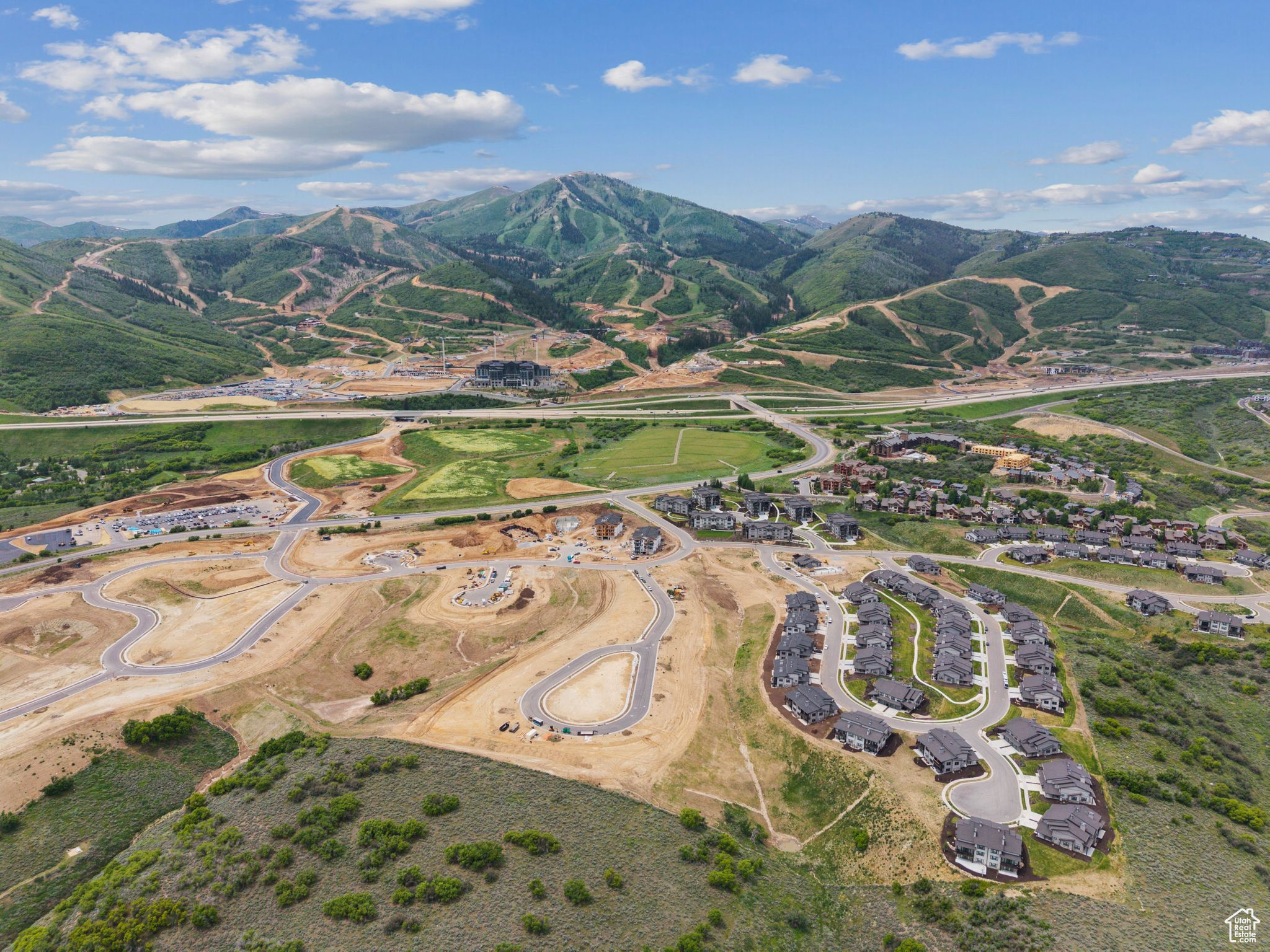 MAYFLOWER LAKESIDE - Residential