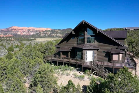 Homes For Sale - 985 N Russell Rd<br/> Garfield County, Hatch, UT 84735