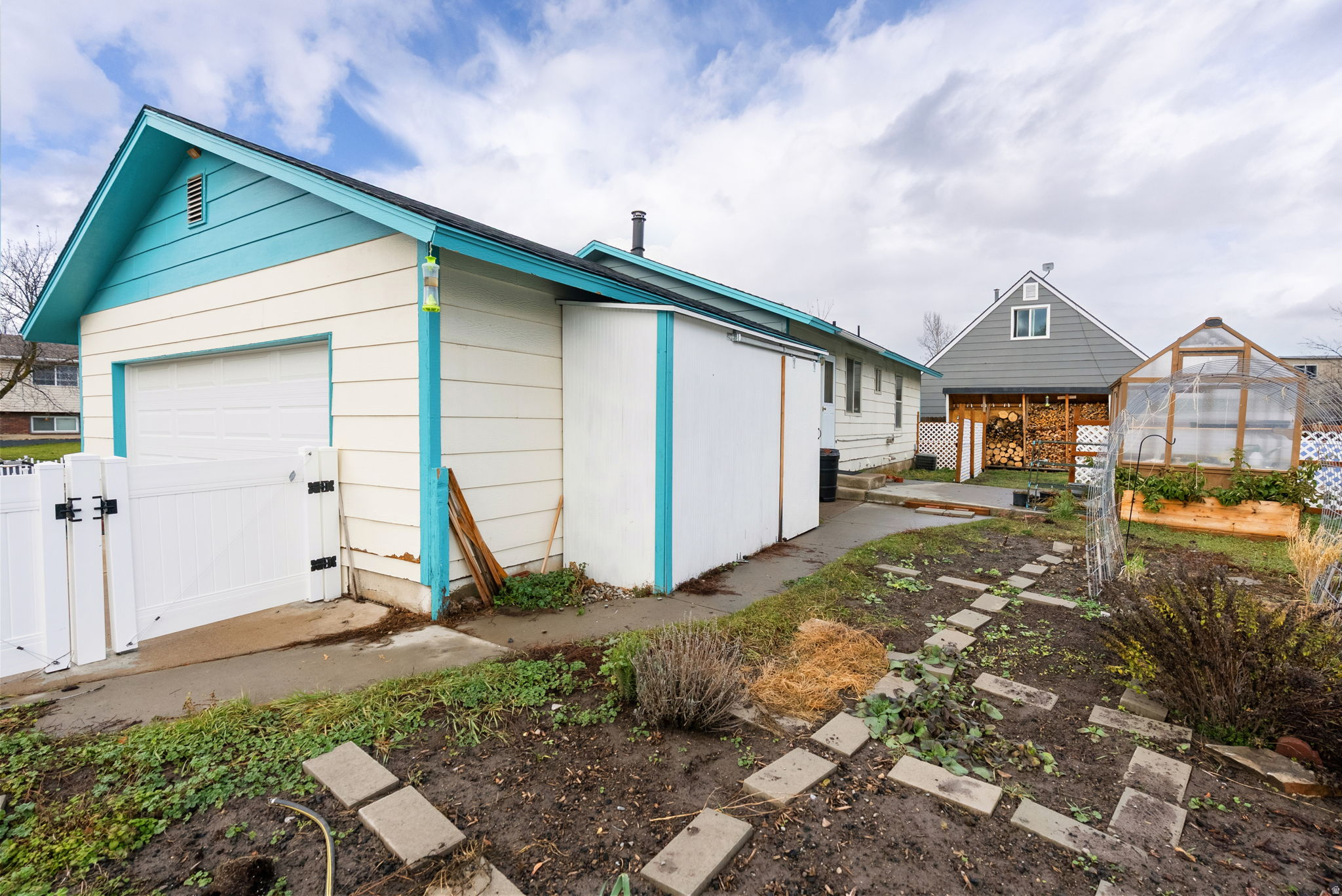 COUNTRY MANOR SUBDIV - Residential