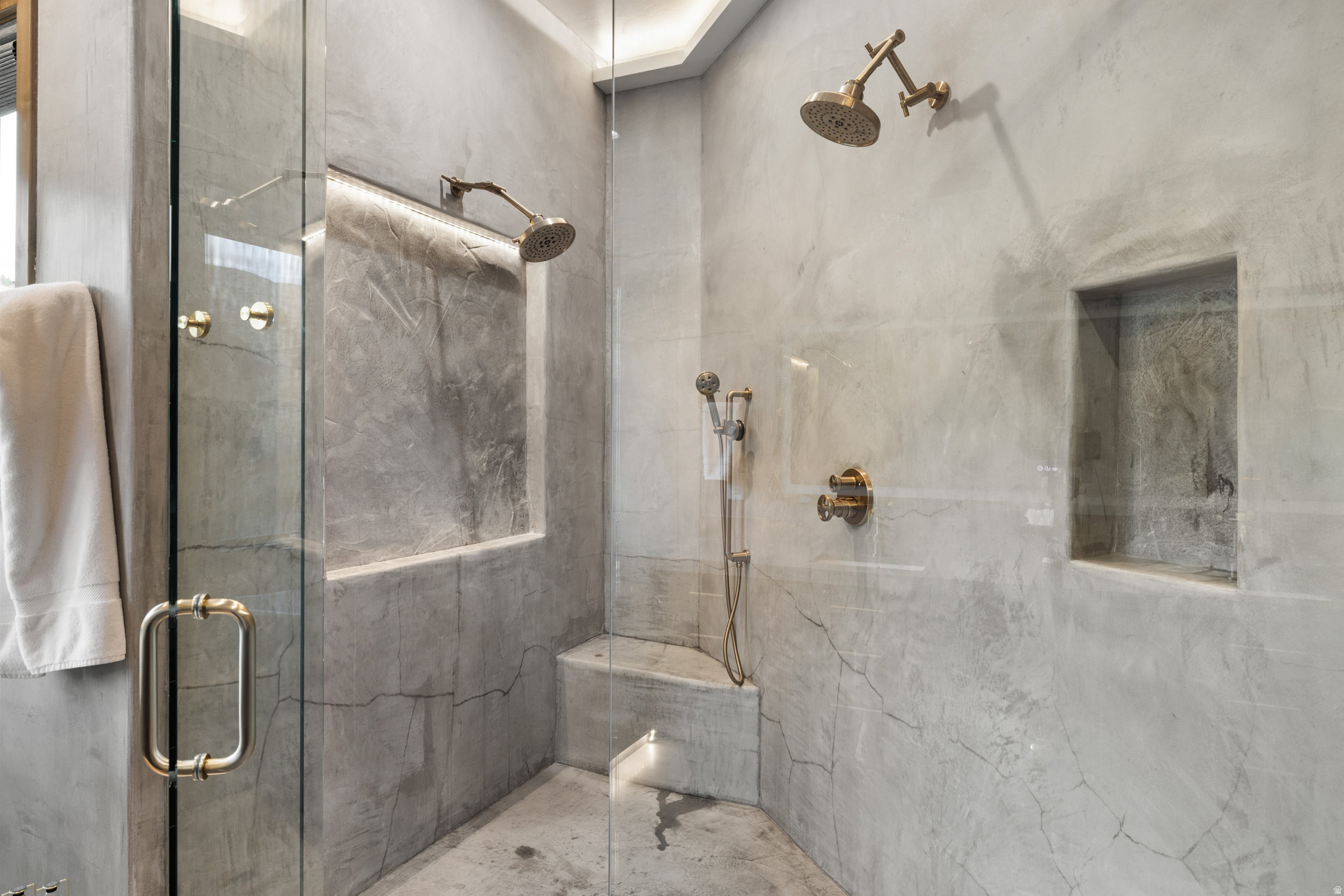 RED LEDGES - Residential