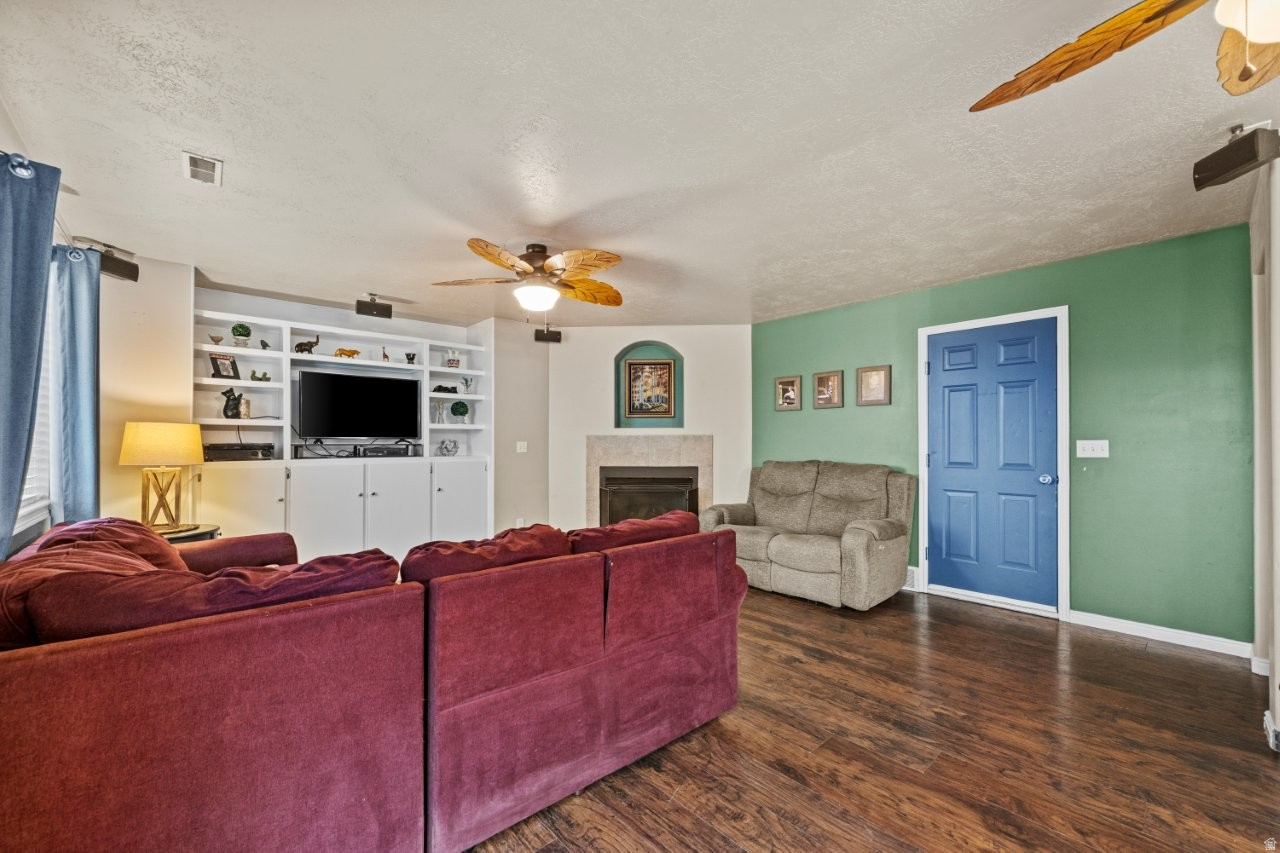 COLE ESTATES SUBDIVISION - Residential