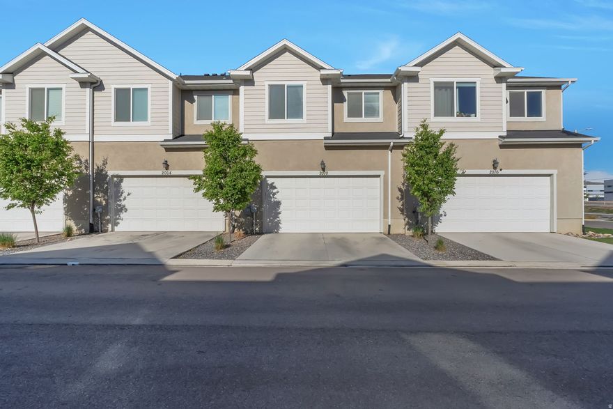 Great mid-townhome with amazing amenities and low HOA fee!  Such a superb home that you could call your own. 4 bed 3.5 bath. Beautiful, light kitchen with stone counter tops. Wide open spaces with vaulted ceilings!