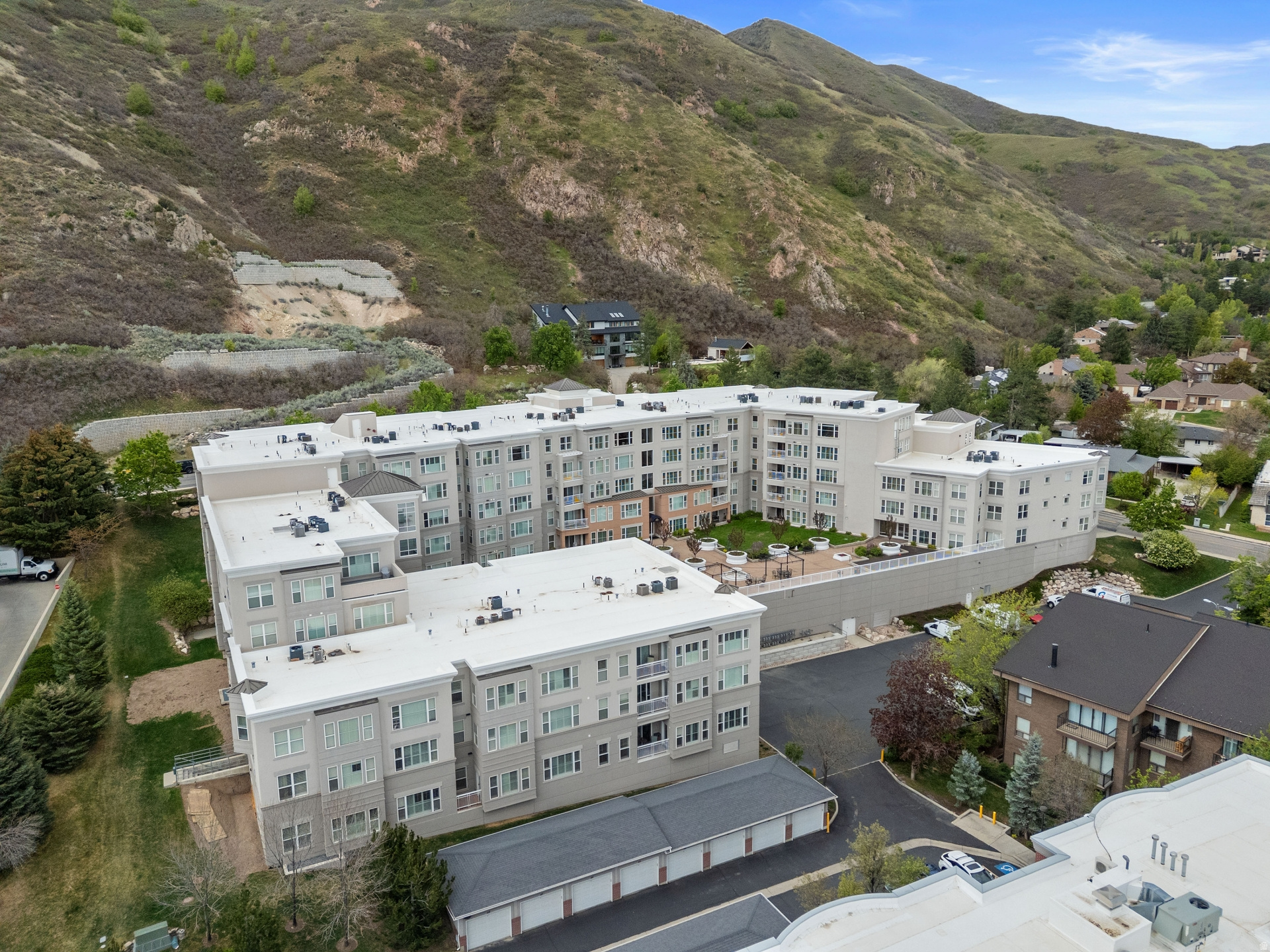 PRESIDENTIAL CLUB - Residential