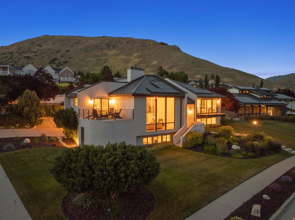 Photo of 195 E NORTH SANDRUN RD, Salt Lake City, UT 84103 (MLS # 2125588)