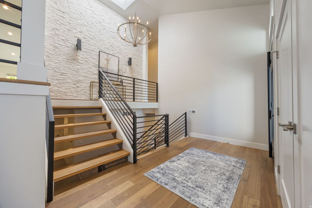 Photo of 195 E NORTH SANDRUN RD, Salt Lake City, UT 84103 (MLS # 2125588)