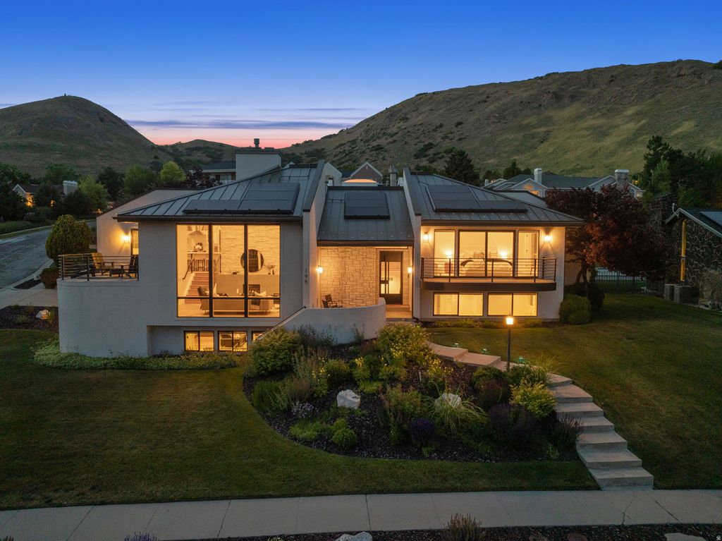 Photo of 195 E NORTH SANDRUN RD, Salt Lake City, UT 84103 (MLS # 2125588)