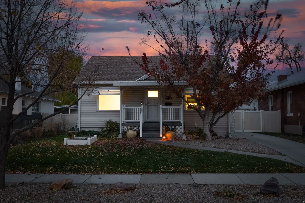 Photo of 2011 S ROBERTA ST, Salt Lake City, UT 84115 (MLS # 2123133)