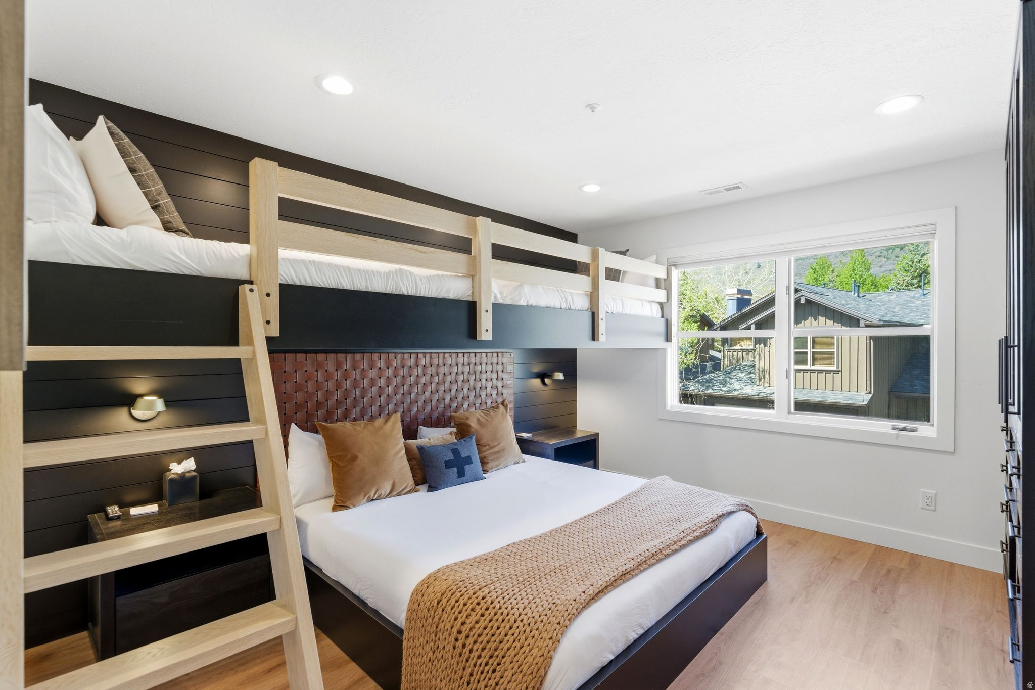 PARKVIEW CONDOMINIUMS - Residential