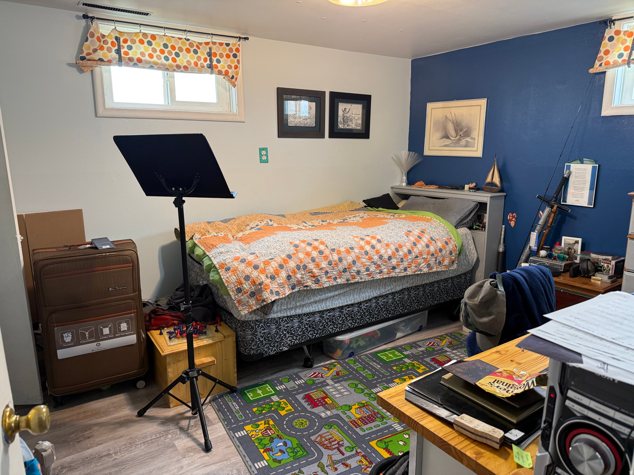 Main image without alt text