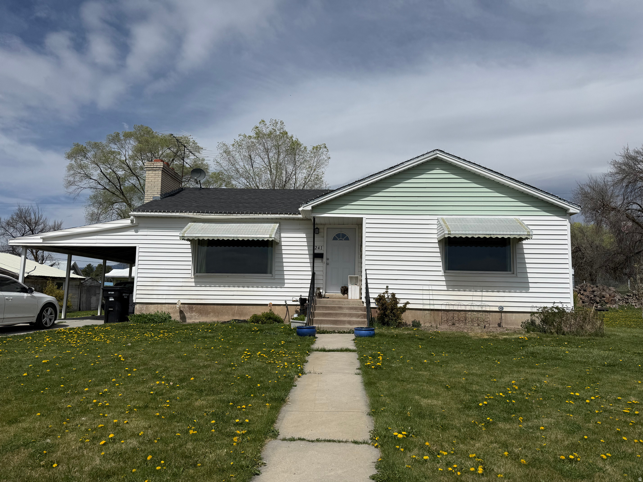 Main image without alt text