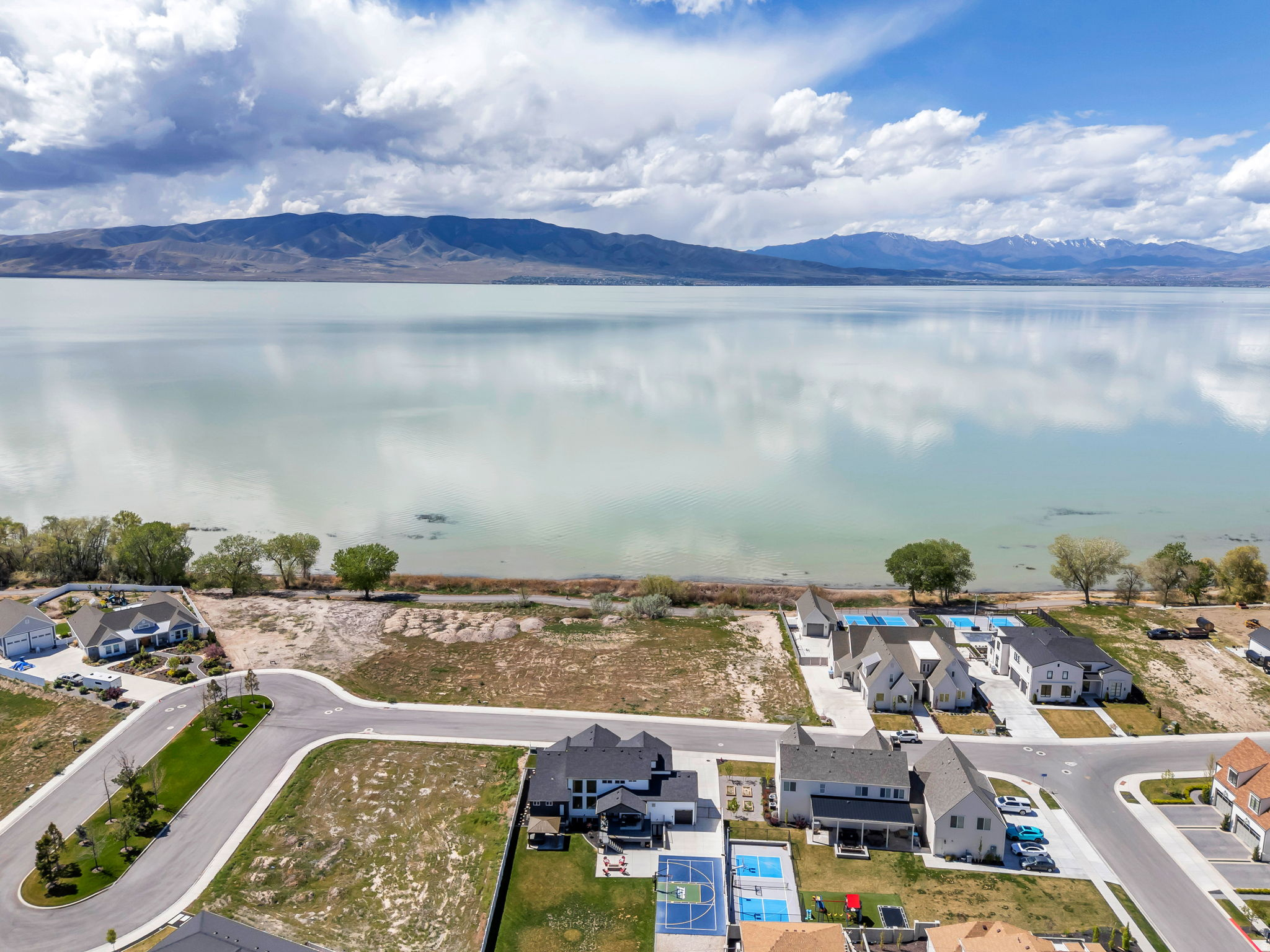 JAMES BAY AT WATERS EDGE - Residential