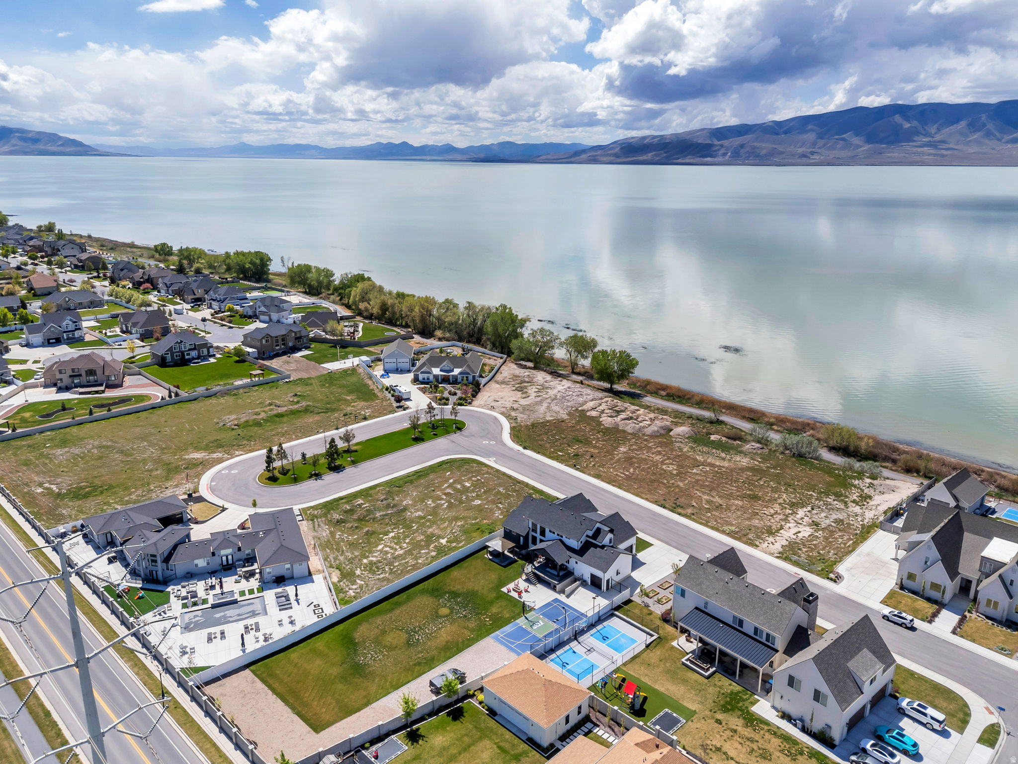 JAMES BAY AT WATERS EDGE - Residential