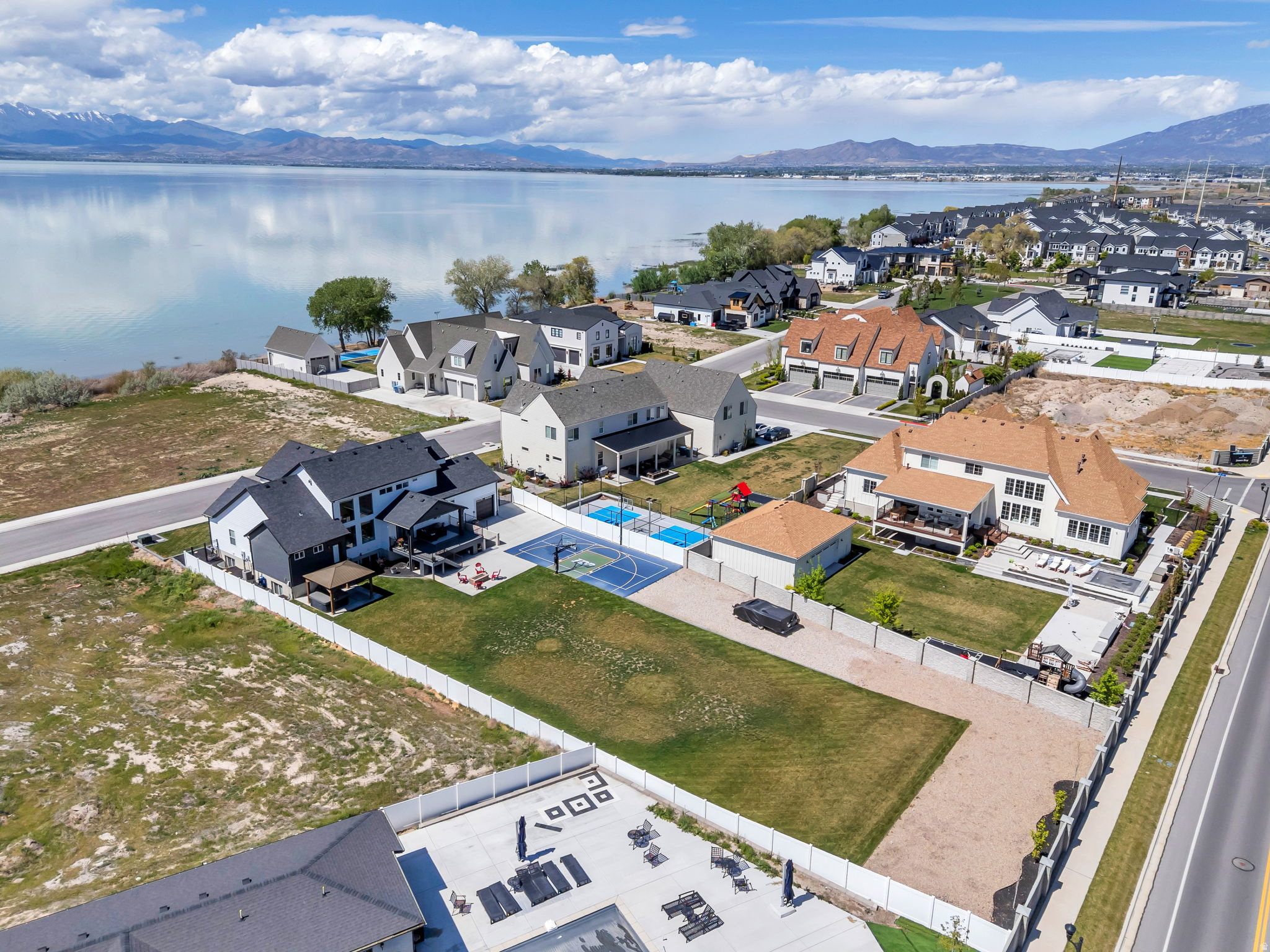 JAMES BAY AT WATERS EDGE - Residential