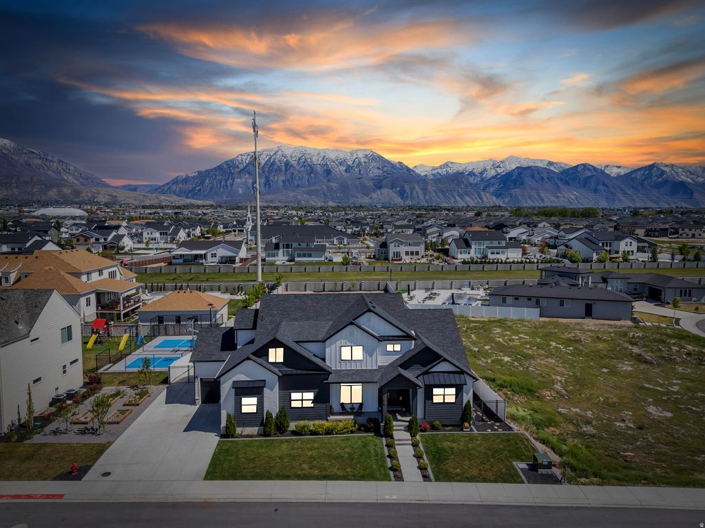 Photo of 208 N BAY DR, Vineyard, UT 84059 (MLS # 2150771)