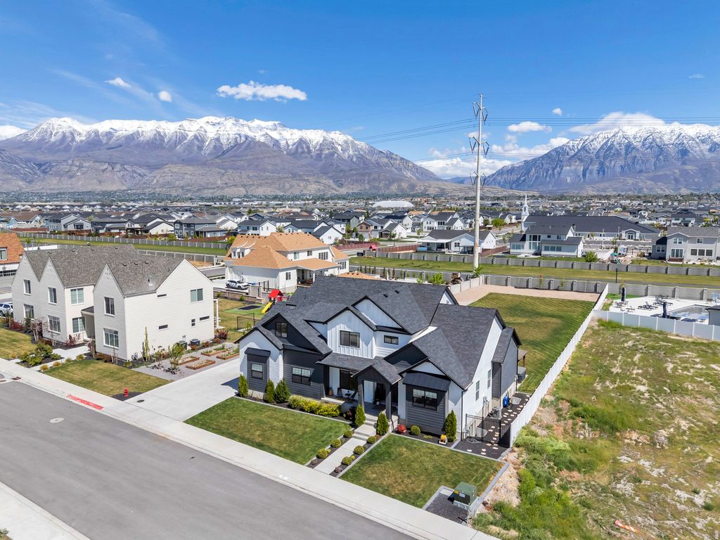 Photo of 208 N BAY DR, Vineyard, UT 84059 (MLS # 2150771)