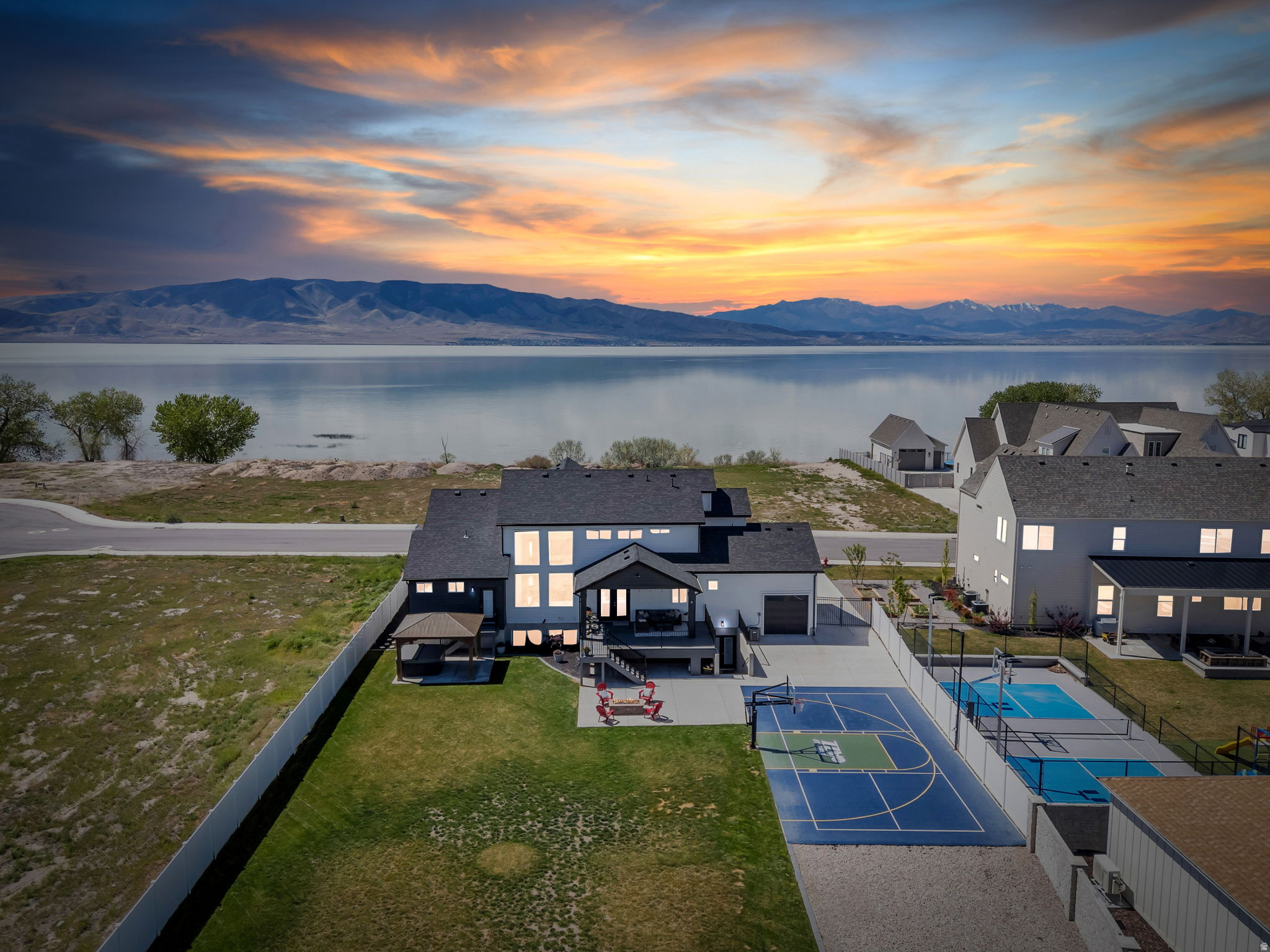 JAMES BAY AT WATERS EDGE - Residential