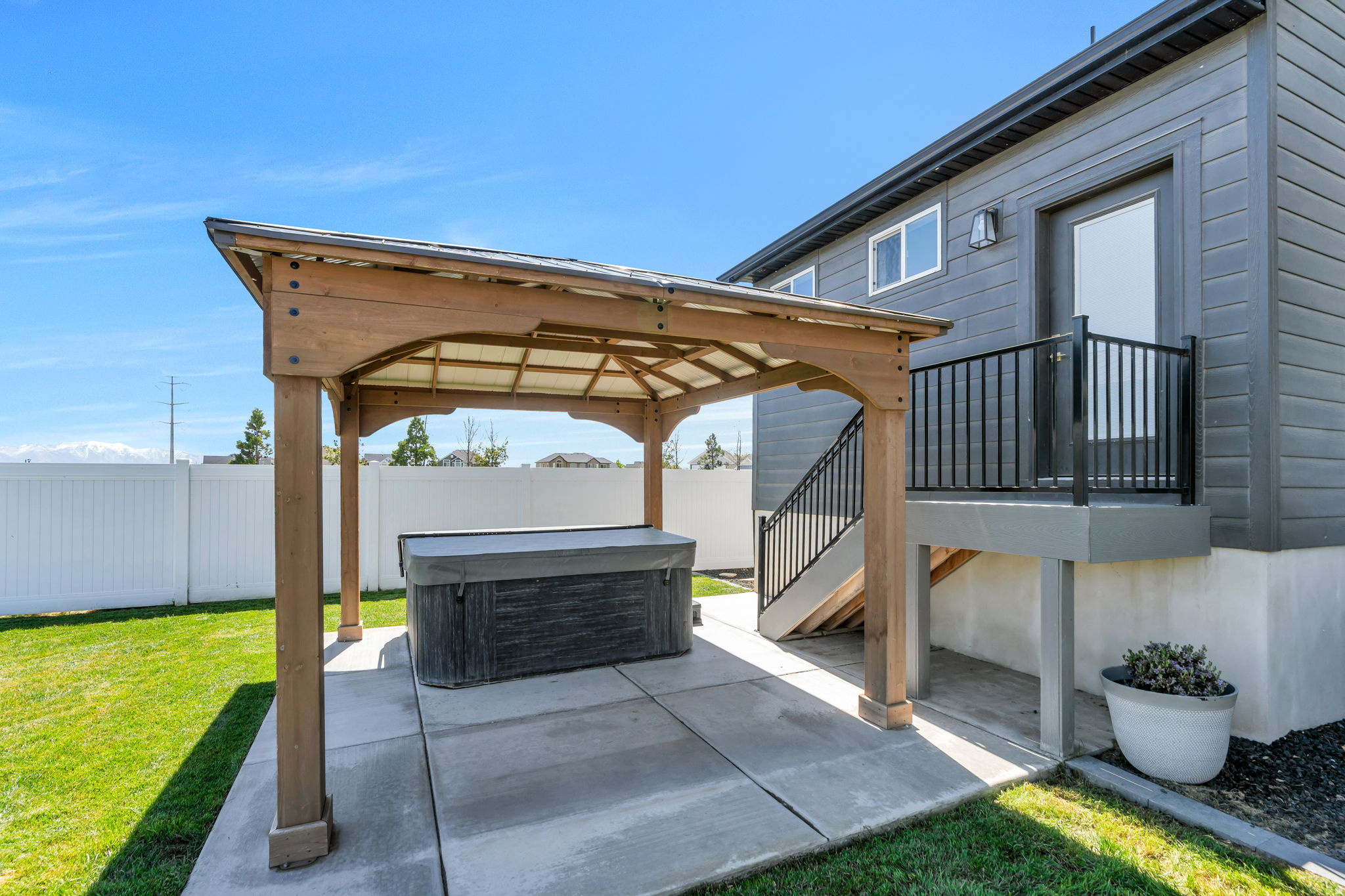 JAMES BAY AT WATERS EDGE - Residential