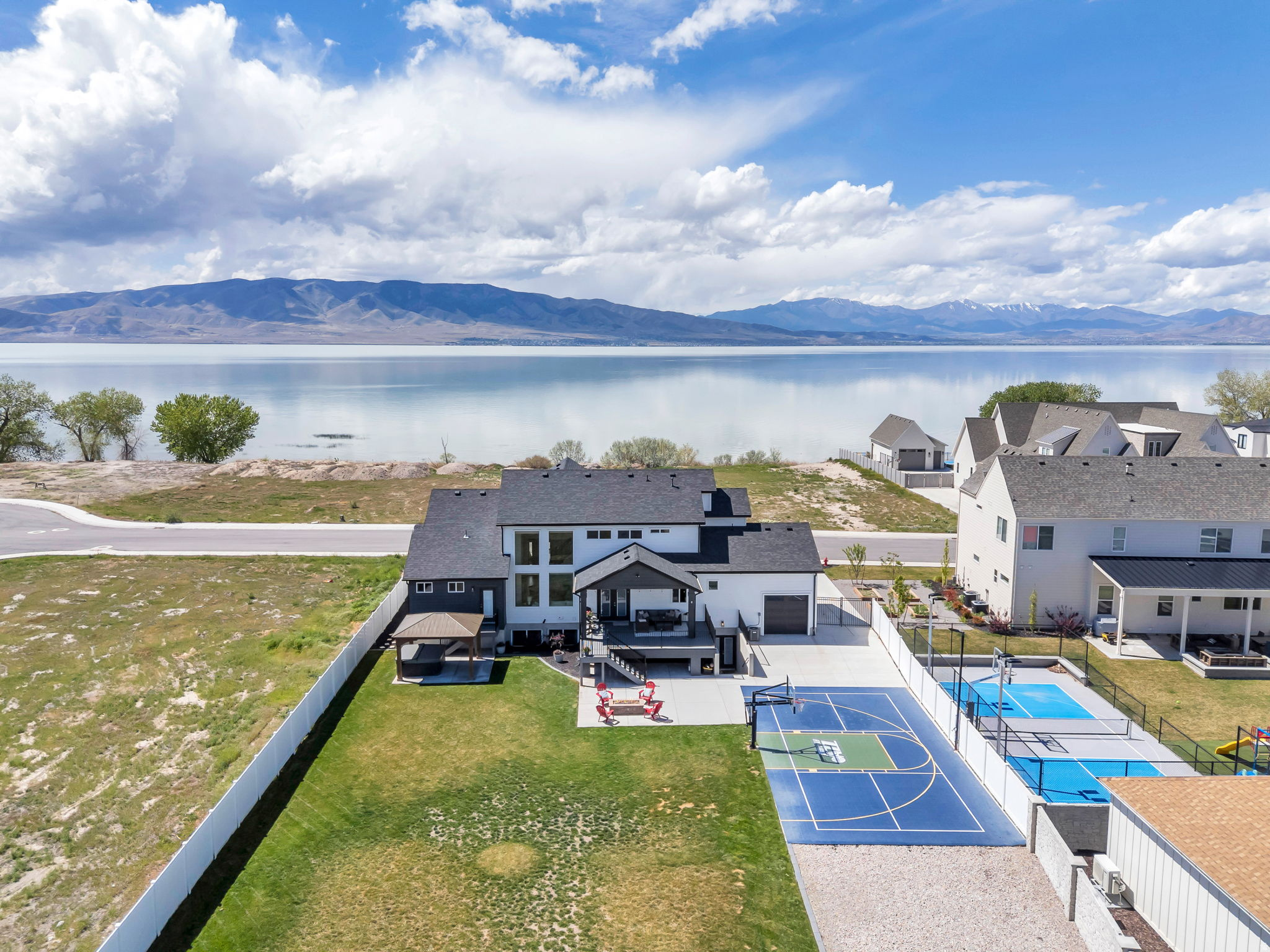 JAMES BAY AT WATERS EDGE - Residential