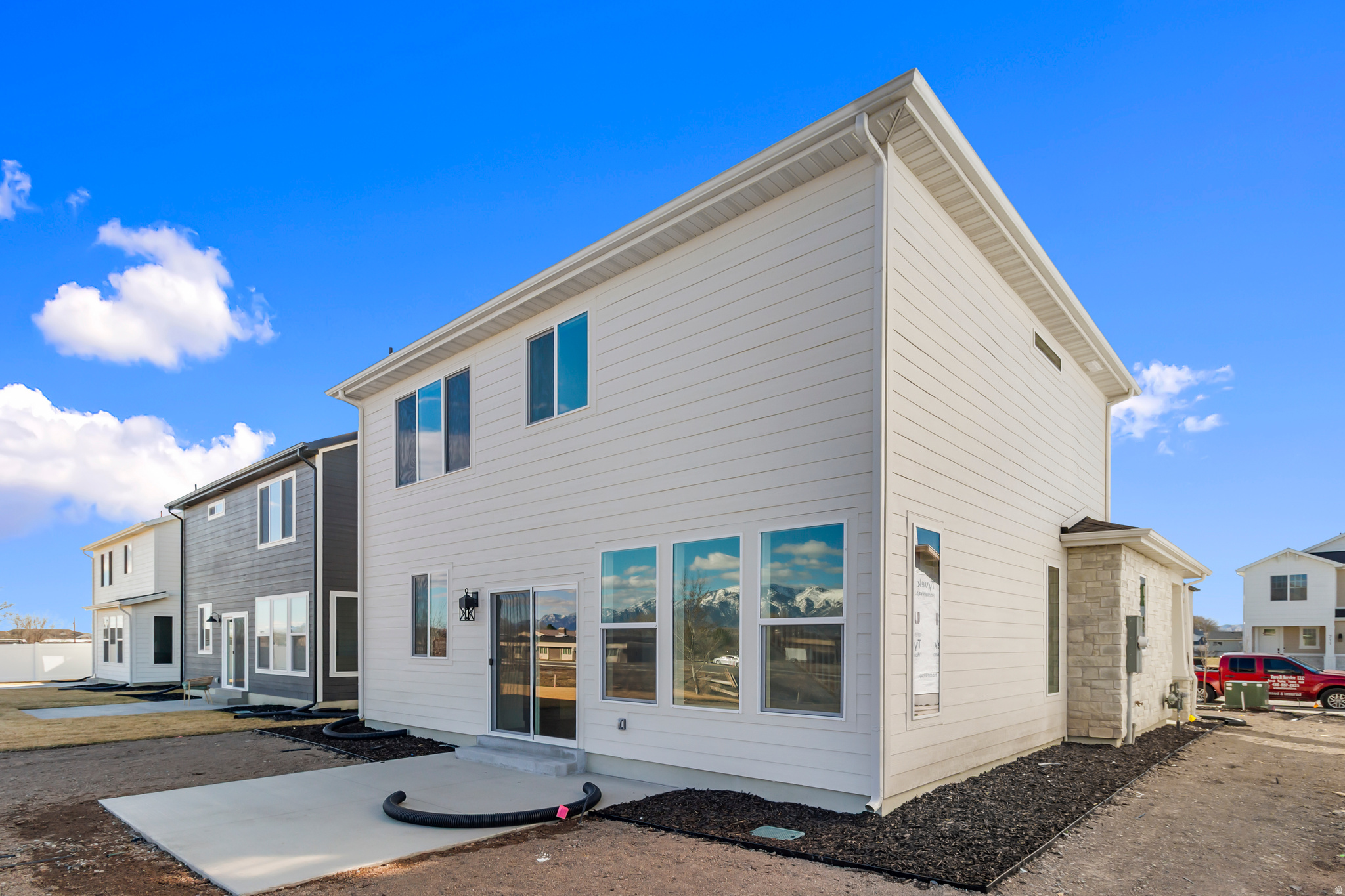 ENVISION ESTATES - Residential