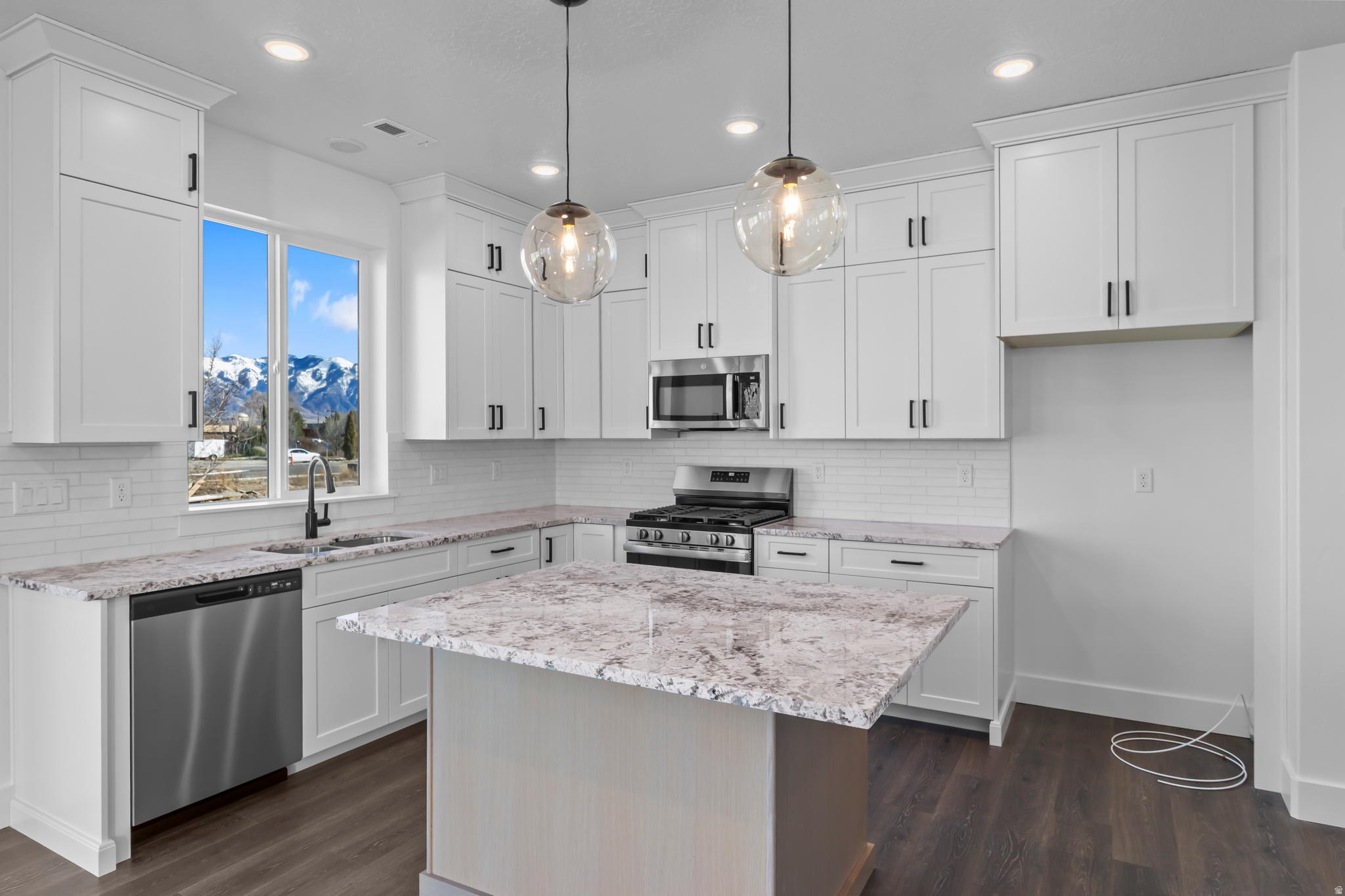 ENVISION ESTATES - Residential