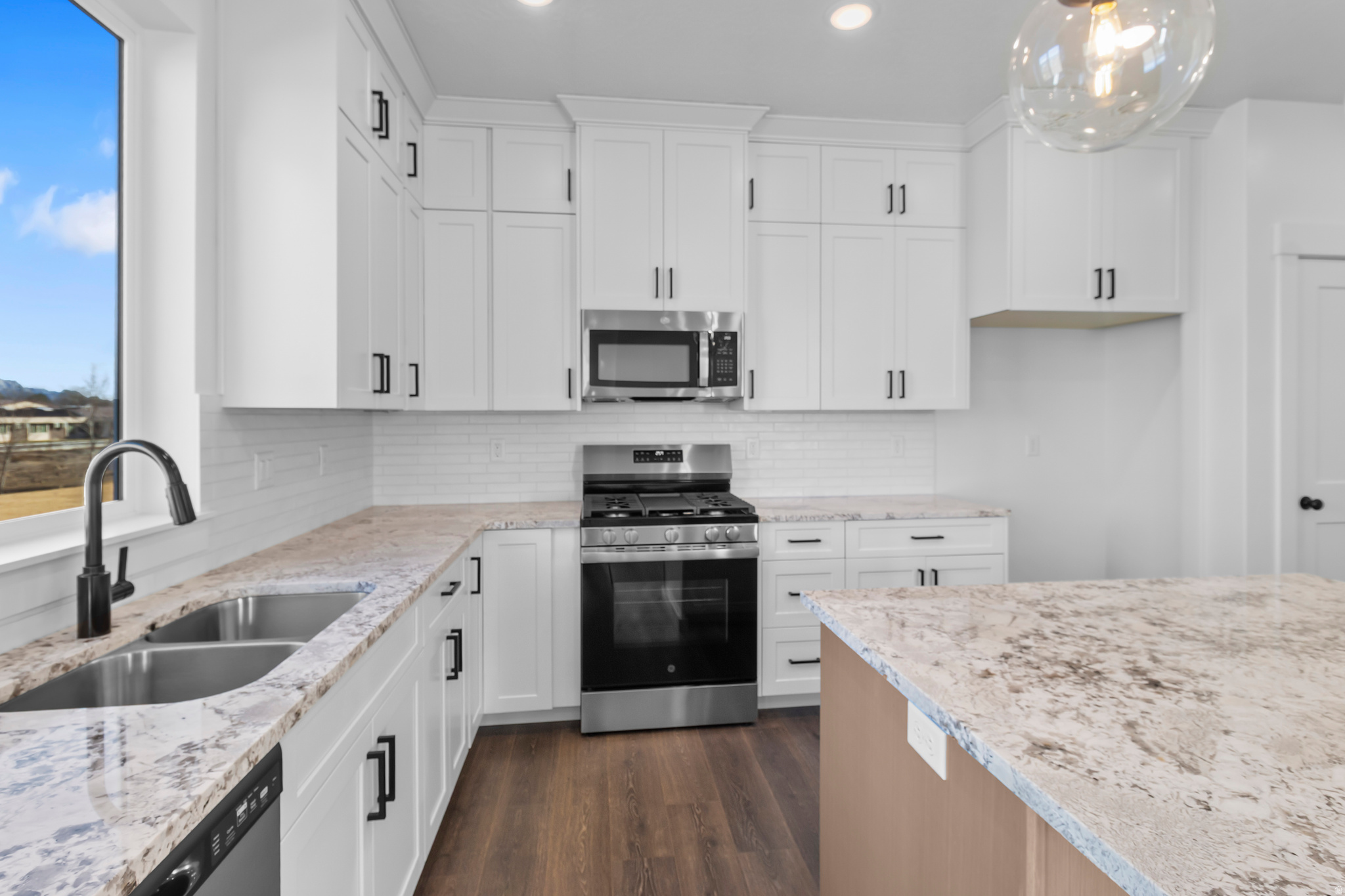 ENVISION ESTATES - Residential