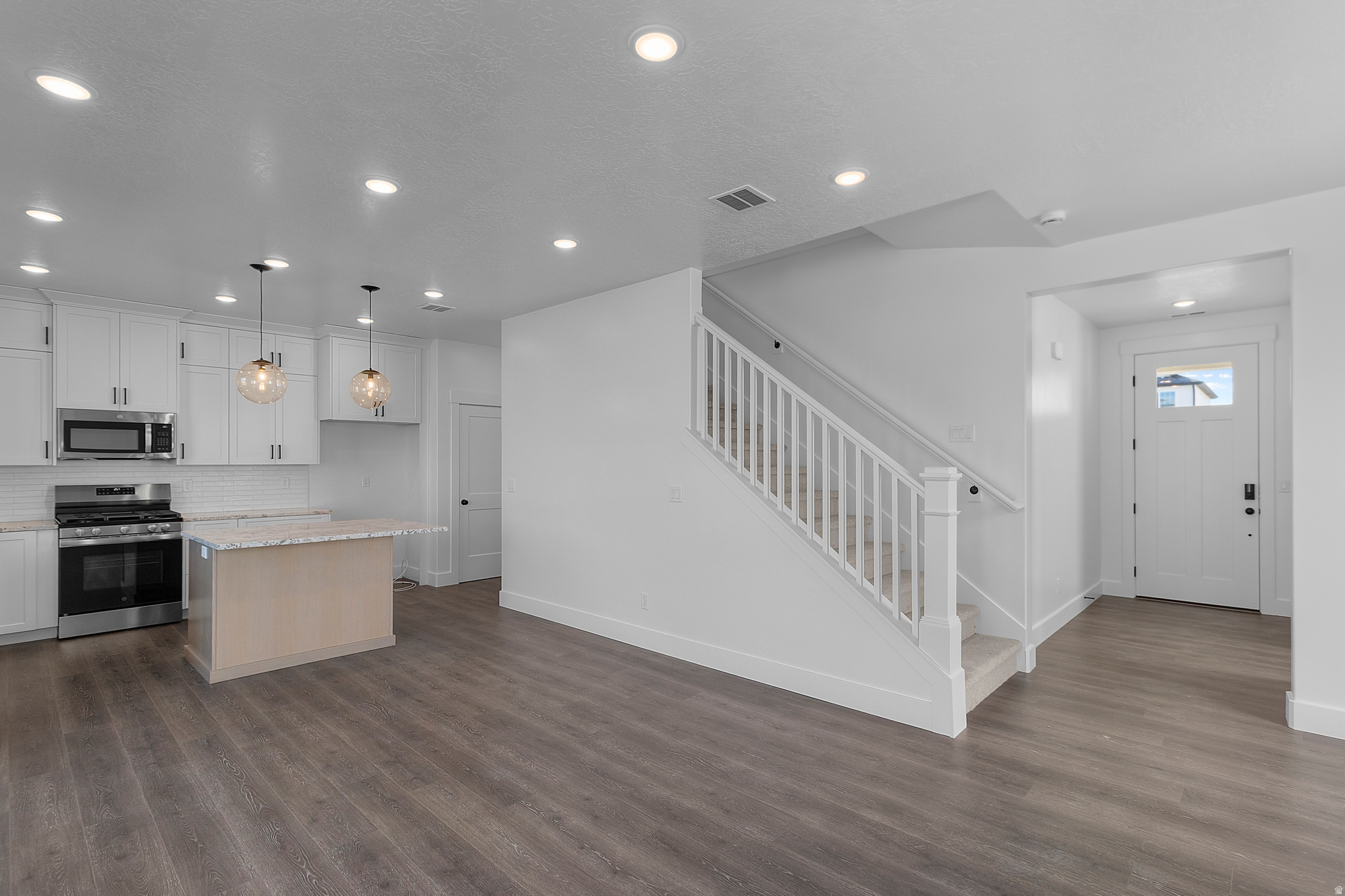 ENVISION ESTATES - Residential