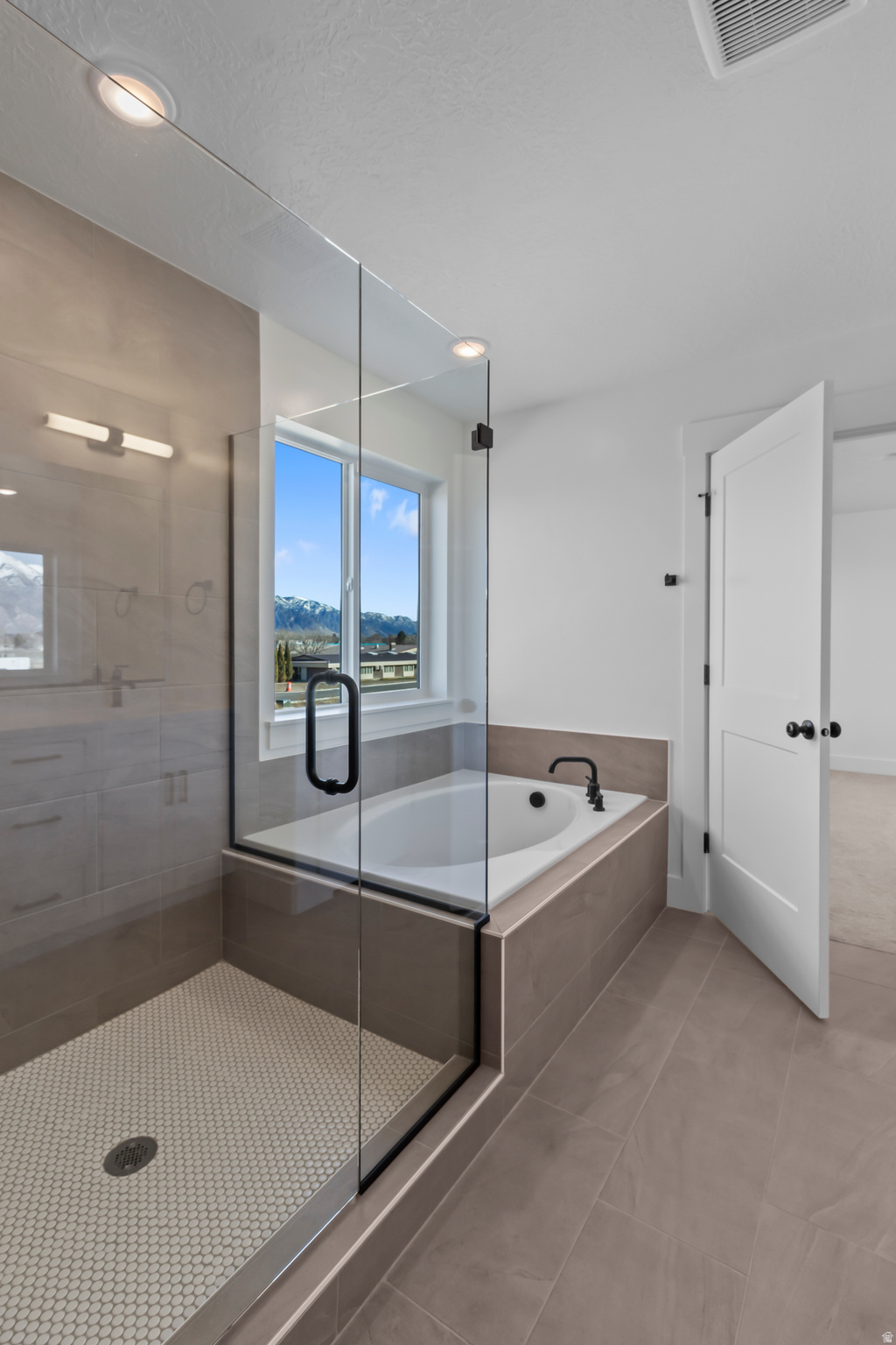 ENVISION ESTATES - Residential