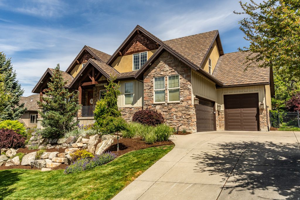 Photo of 1727 DEER CREST DR, Fruit Heights, UT 84037 (MLS # 2154224)