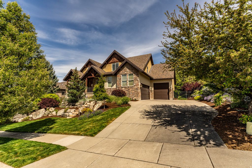 Photo of 1727 DEER CREST DR, Fruit Heights, UT 84037 (MLS # 2154224)