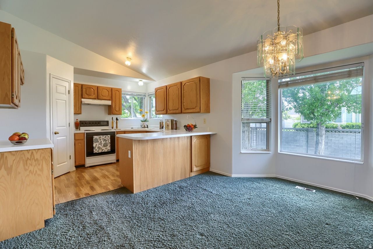 CAPITAL ESTATES - Residential
