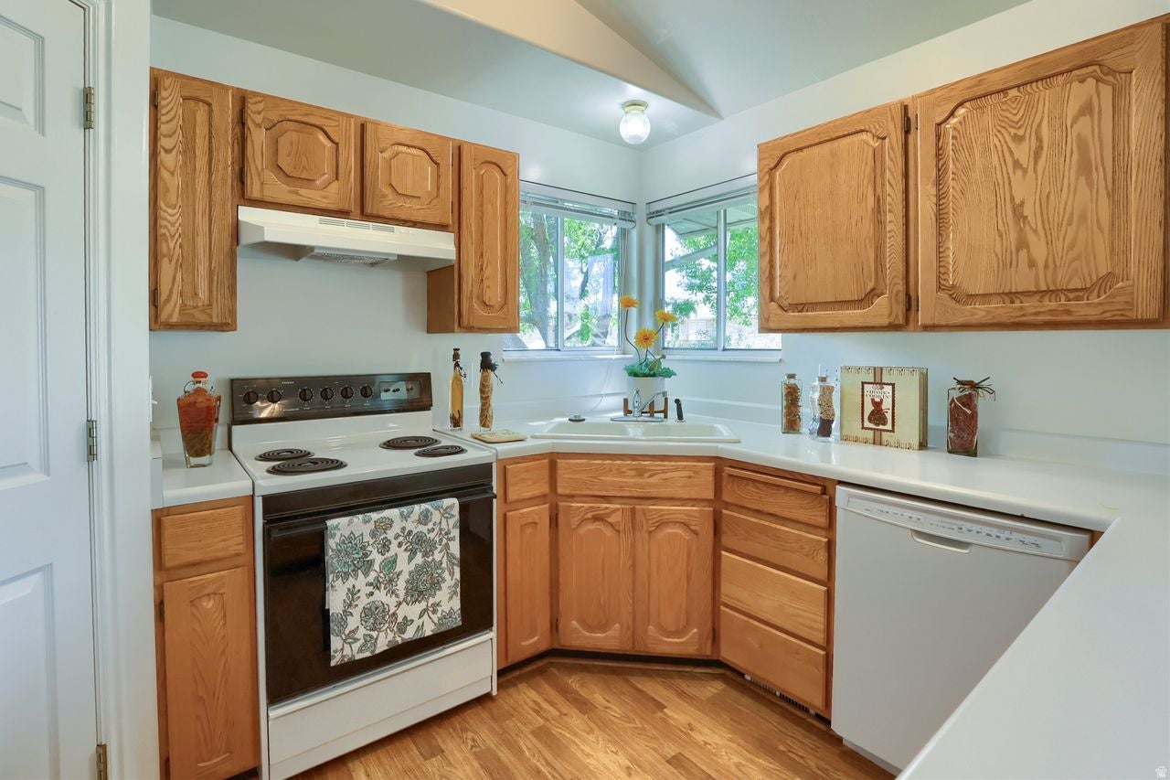 CAPITAL ESTATES - Residential