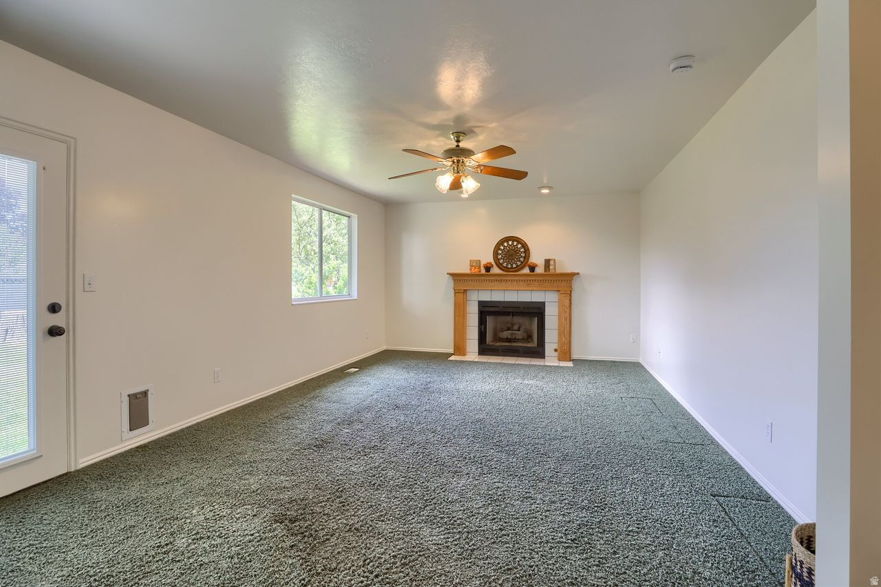 CAPITAL ESTATES - Residential