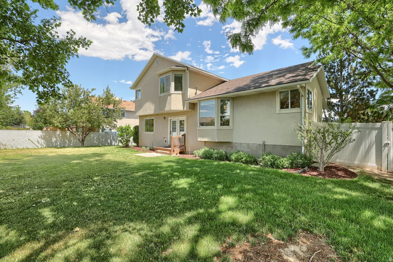 CAPITAL ESTATES - Residential