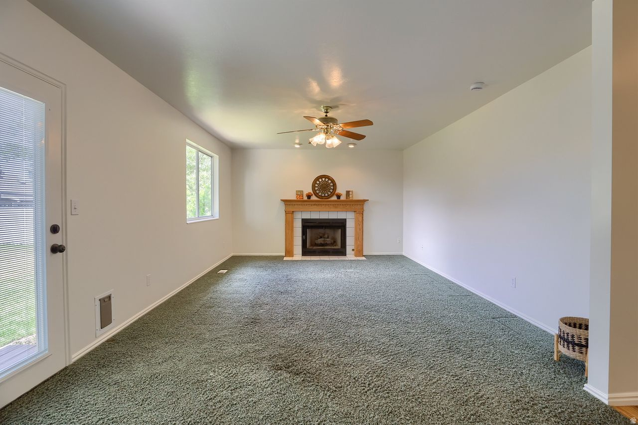 CAPITAL ESTATES - Residential