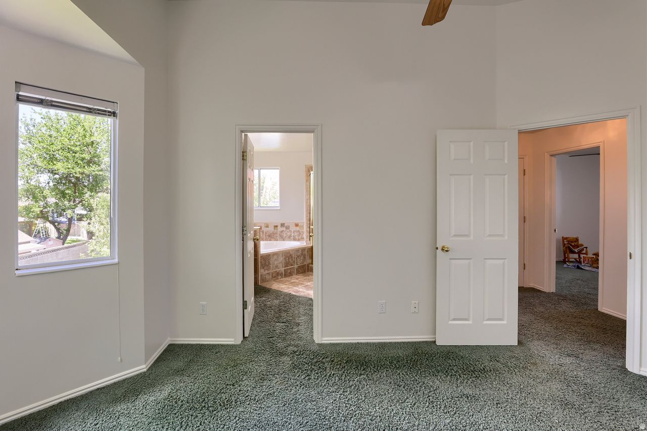 CAPITAL ESTATES - Residential