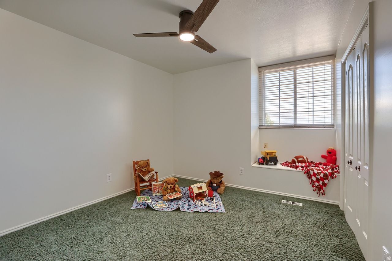 CAPITAL ESTATES - Residential