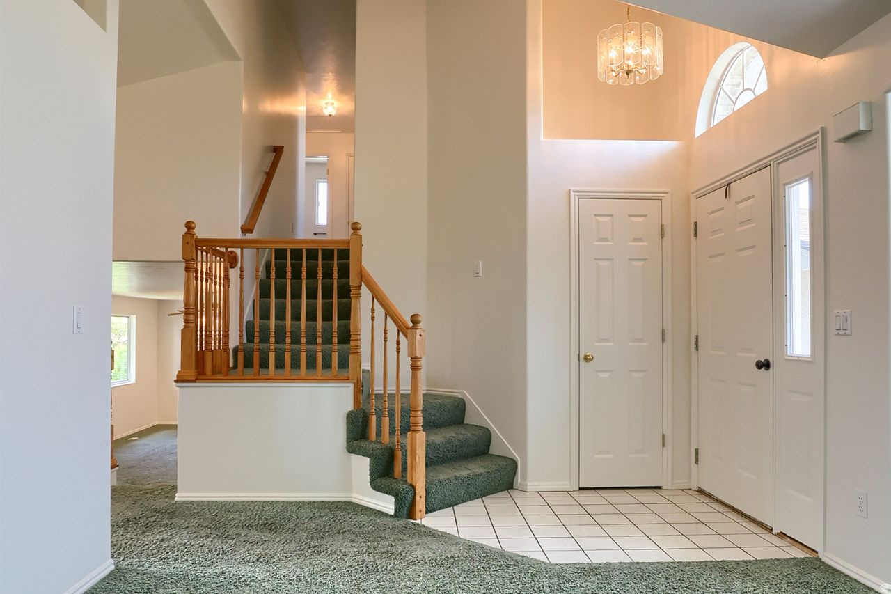 CAPITAL ESTATES - Residential