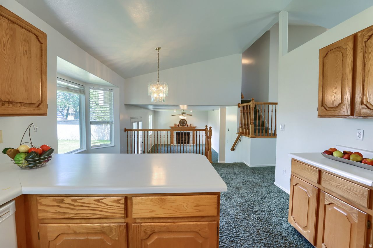 CAPITAL ESTATES - Residential