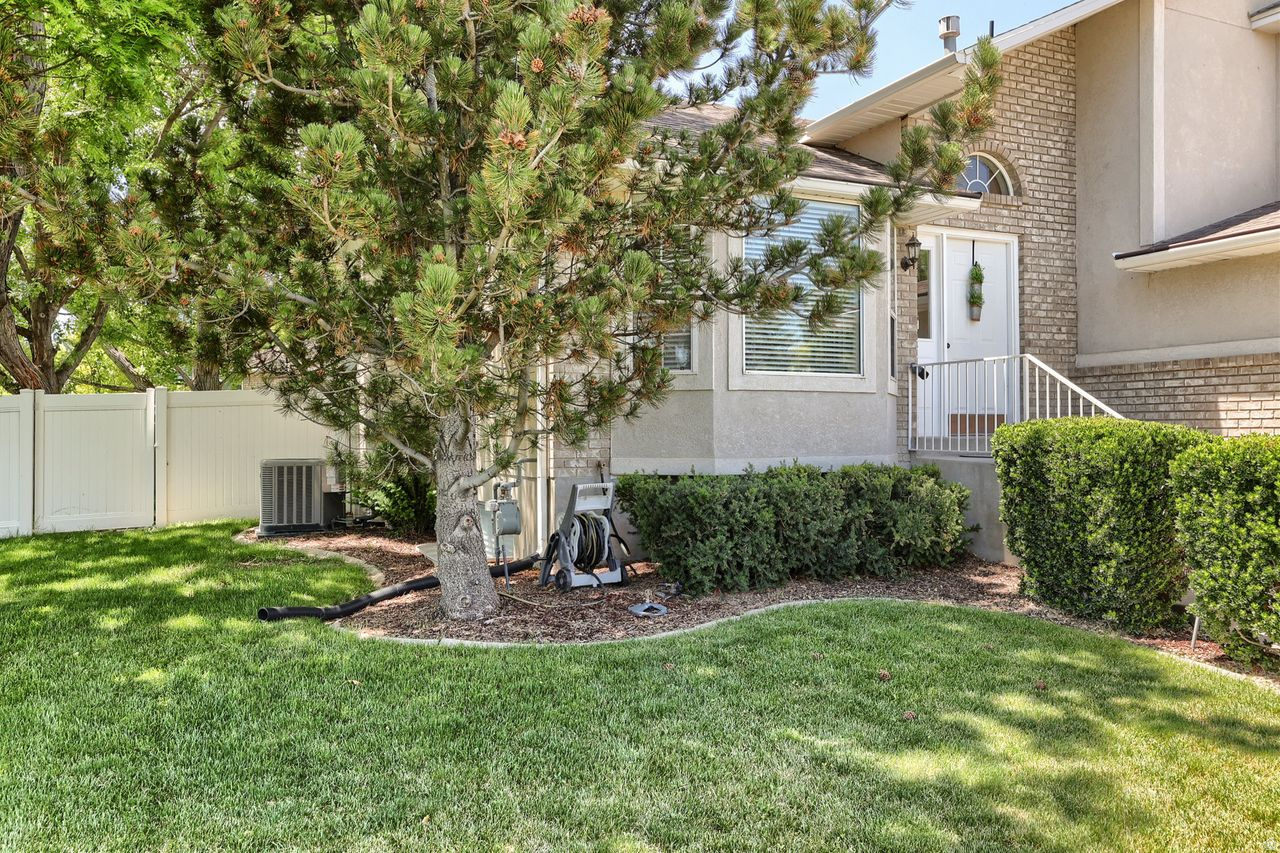 CAPITAL ESTATES - Residential